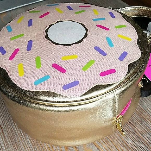 Betsey Johnson Handbags - 🍩SALE🍩Betsey Johnson Donut Tote